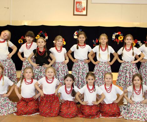 LIPKA - ZESPÓŁ PIEŚNI I TAŃCA 