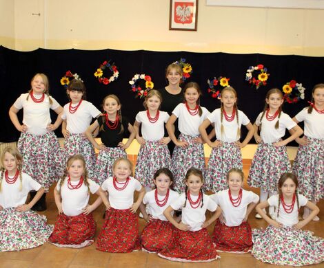 LIPKA - ZESPÓŁ PIEŚNI I TAŃCA 