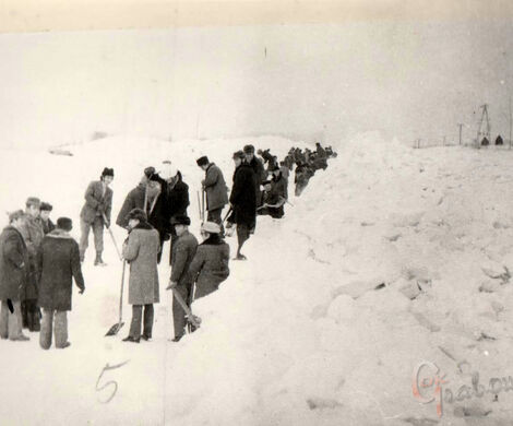 ZIMA STULECIA - WSPOMNIENIA  Z KRONIK IZBY PAMIĘCI W GRABOWCU