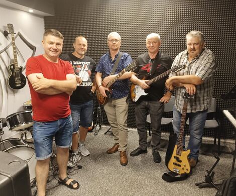 KAPELA NA 102 W STUDIO NAGRAŃ 