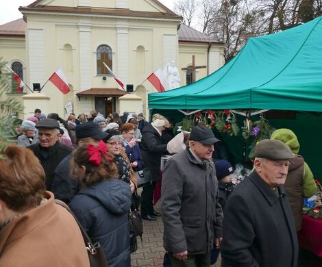 KIERMASZ OZDÓB ŚWIĄTECZNYCH