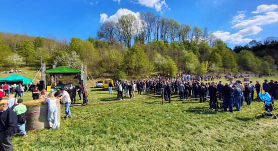 WIELKIE ŚWIĘTO TRADYCJI I ADRENALINY: Wyścigi Zaprzęgów Konnych w Grabowcu
