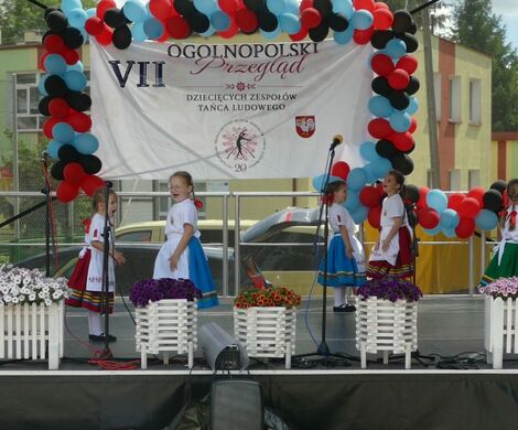 ŚWIĘTO FOLKLORU W KUROWIE. VII Ogólnopolski Przegląd Dziecięcych Zespołów Tańca Ludowego za nami