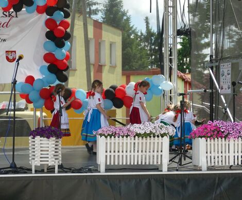 ŚWIĘTO FOLKLORU W KUROWIE. VII Ogólnopolski Przegląd Dziecięcych Zespołów Tańca Ludowego za nami