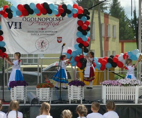 ŚWIĘTO FOLKLORU W KUROWIE. VII Ogólnopolski Przegląd Dziecięcych Zespołów Tańca Ludowego za nami