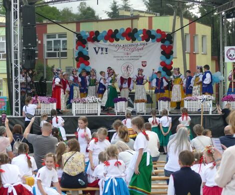 ŚWIĘTO FOLKLORU W KUROWIE. VII Ogólnopolski Przegląd Dziecięcych Zespołów Tańca Ludowego za nami