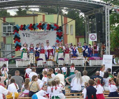 ŚWIĘTO FOLKLORU W KUROWIE. VII Ogólnopolski Przegląd Dziecięcych Zespołów Tańca Ludowego za nami
