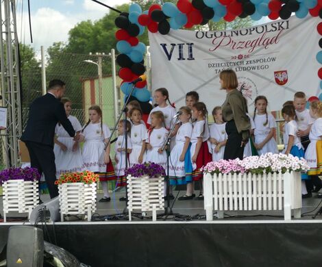 ŚWIĘTO FOLKLORU W KUROWIE. VII Ogólnopolski Przegląd Dziecięcych Zespołów Tańca Ludowego za nami