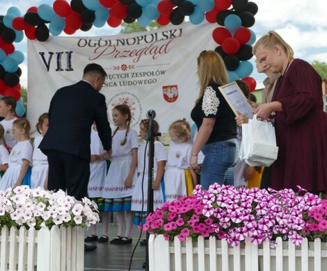 ŚWIĘTO FOLKLORU W KUROWIE. VII Ogólnopolski Przegląd Dziecięcych Zespołów Tańca Ludowego za nami