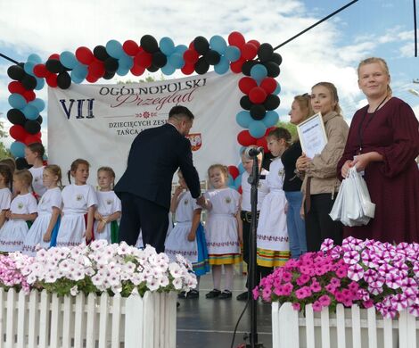 ŚWIĘTO FOLKLORU W KUROWIE. VII Ogólnopolski Przegląd Dziecięcych Zespołów Tańca Ludowego za nami