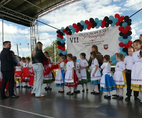 ŚWIĘTO FOLKLORU W KUROWIE. VII Ogólnopolski Przegląd Dziecięcych Zespołów Tańca Ludowego za nami