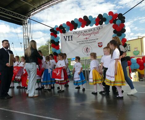 ŚWIĘTO FOLKLORU W KUROWIE. VII Ogólnopolski Przegląd Dziecięcych Zespołów Tańca Ludowego za nami