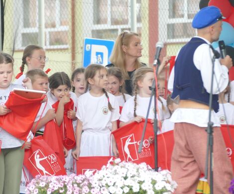 ŚWIĘTO FOLKLORU W KUROWIE. VII Ogólnopolski Przegląd Dziecięcych Zespołów Tańca Ludowego za nami
