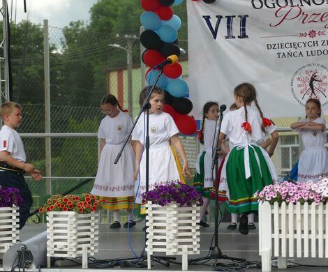 ŚWIĘTO FOLKLORU W KUROWIE. VII Ogólnopolski Przegląd Dziecięcych Zespołów Tańca Ludowego za nami