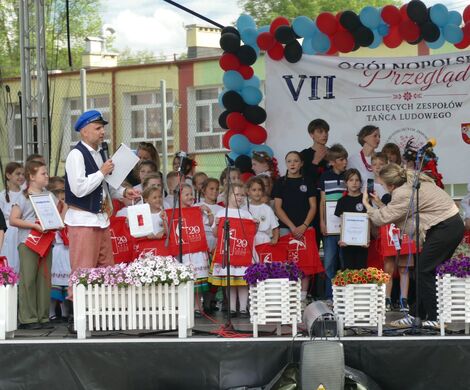 ŚWIĘTO FOLKLORU W KUROWIE. VII Ogólnopolski Przegląd Dziecięcych Zespołów Tańca Ludowego za nami