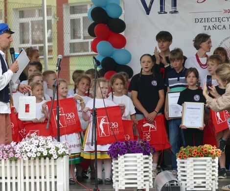 ŚWIĘTO FOLKLORU W KUROWIE. VII Ogólnopolski Przegląd Dziecięcych Zespołów Tańca Ludowego za nami