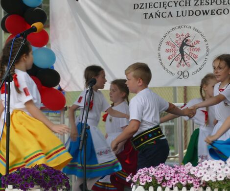 ŚWIĘTO FOLKLORU W KUROWIE. VII Ogólnopolski Przegląd Dziecięcych Zespołów Tańca Ludowego za nami