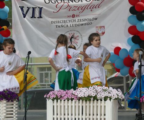 ŚWIĘTO FOLKLORU W KUROWIE. VII Ogólnopolski Przegląd Dziecięcych Zespołów Tańca Ludowego za nami