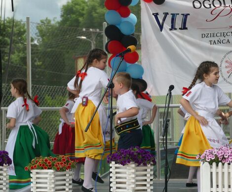 ŚWIĘTO FOLKLORU W KUROWIE. VII Ogólnopolski Przegląd Dziecięcych Zespołów Tańca Ludowego za nami
