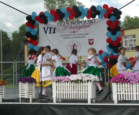 ŚWIĘTO FOLKLORU W KUROWIE. VII Ogólnopolski Przegląd Dziecięcych Zespołów Tańca Ludowego za nami