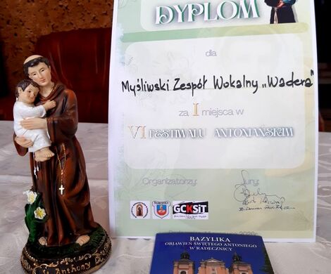 MYŚLIWSKI ZESPÓŁ WOKALNY „WADERA” OTRZYMAŁ PIERWSZE MIEJSCE NA VI FESTIWALU ANTONIAŃSKIM W RADECZNICY!