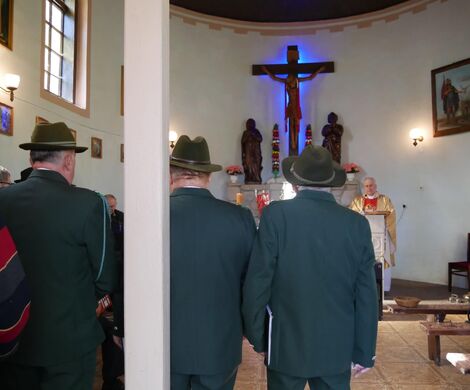 ZESPÓŁ MYŚLIWSKI „WADERA” NA UROCZYSTOŚCI ŚW. FLORIANA W SKOMOROCHACH DUŻYCH