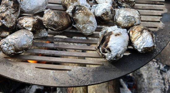 DZIEŃ PIECZONEGO ZIEMNIAKA – radosne pożegnanie lata w Grabowcu-Górze